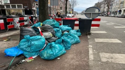 Hollanda’da temizlik işçilerinin grevi sebebiyle sokaklar çöp yığınlarıyla doldu