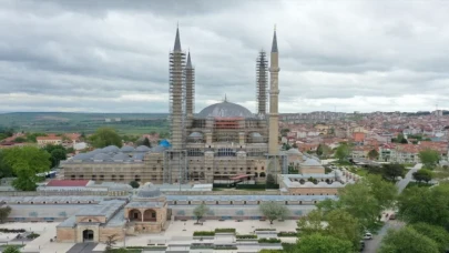 Restorasyondaki Selimiye Camisi’nin ana kubbesinde kurşun örtü çalışmaları tamamlandı