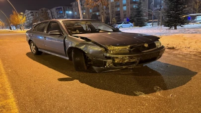 Erzurum’da 3 otomobilin çarpıştığı kazada 4 kişi yaralandı