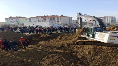 Polatlı’da kanalizasyon bağlantı çalışması sırasında göçük meydana geldi