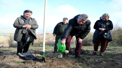 Edirne’de trafik kazasında yaşamını yitiren merhum gazeteci Berk Söylemez’in anısına fidan dikildi