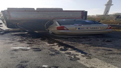 Hatay’da tıra arkadan çarpan otomobildeki 2 kişi yaralandı