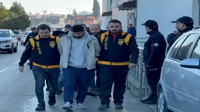 Adana’da ruhsatlı 10 tabancayı yasa dışı yollarla satmaya çalıştıkları iddiasıyla 4 kişi yakalandı