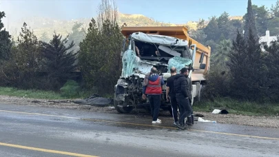 Bodrum’da iki hafriyat kamyonunun çarpıştığı kazada 1 kişi ağır yaralandı