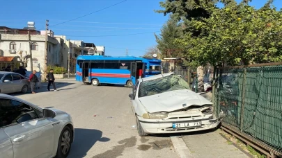 Adana’da araba ile halk otobüsü çarpıştı, 6 kişi yaralandı