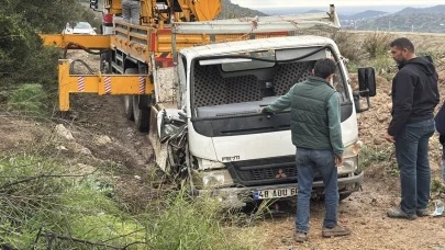 Bodrum’da uçuruma devrilen kamyonetteki 3 kişi yaralandı