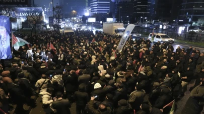 AGD üyeleri, İstanbul’da İsrail Başkonsolosluğu önünde protesto düzenledi