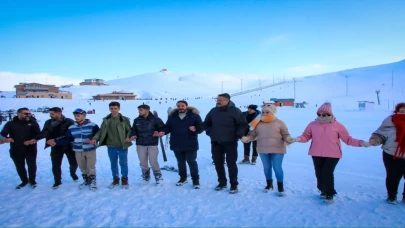 Hakkari Valisi Çelik, Mergabütan Kayak Merkezi’nde incelemede bulundu