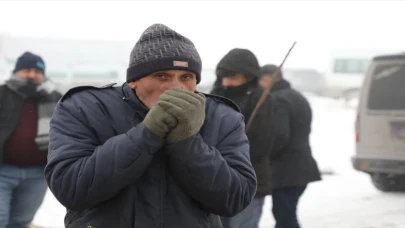 Ağrı, Kars ve Ardahan’da akarsular buzla, ağaçlar ve bitkiler kırağıyla kaplandı