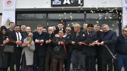 Sinop’ta yapımı tamamlanan TOKİ konutlarının hak sahiplerine teslimine başlandı