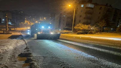 Edirne’de ekiplerin karla mücadele çalışmaları sürüyor