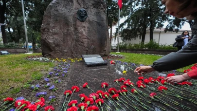 Zübeyde Hanım vefatının 102. yılında İzmir’de mezarı başında anıldı