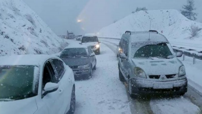 Antalya - Denizli karayolunda ulaşıma kar engeli