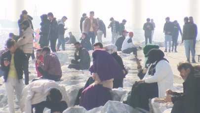 Kısıtlamaya rağmen sahilde yoğunluk 