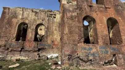 Tarihi Kızıl Kilise'de defineci tahribatı