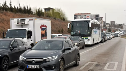 43 ilin bağlantı noktasında trafik kilitlendi