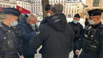 Fransa'da polis, muhalif vekili meclise sokmadı