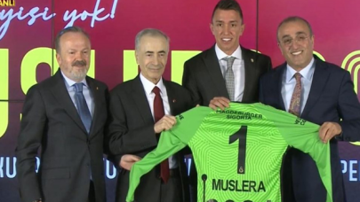 Muslera'nın forması 15 bin liraya satıldı!