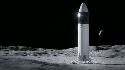 NASA, Ay'a inecek kapsülün inşası için SpaceX'i seçti