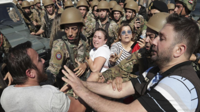 Lübnan'da eylemciler ile asker arasında çatışma! 19 yaralı