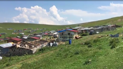 Artvin'de etkili hortum, fırtına ve dolu; çatılar uçtu, evler hasar gördü