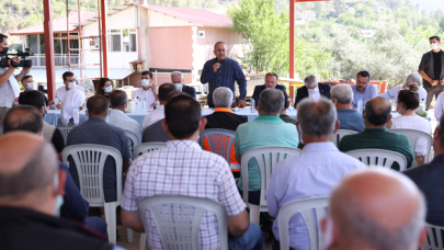 Çavuşoğlu, Isparta'da yangından zarar gören köyü ziyaret etti