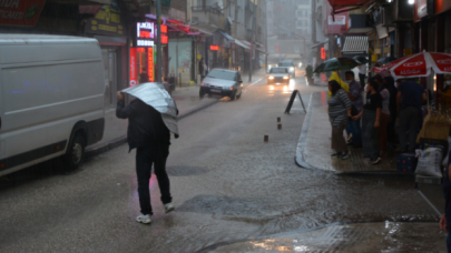 Fatsa'da yağış sebebiyle bir çok ev ve iş yerini su bastı