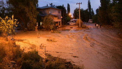 Kahramanmaraş'ta sağanak yağıştan dolayı Söğütlü Çayı taştı