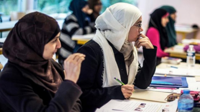 Özbekistan'da okullarda başörtüsü yasağı kalktı