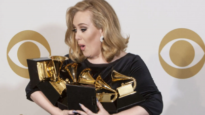 Adele, 6 yıl sonra rekorlarla müziğe döndü