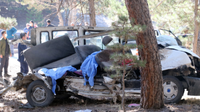 Afyon'da 5 öğrencinin yaşamını yitirdiği kazada, ilçe milli eğitim ve okul müdürü görevden aldı