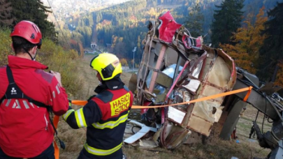 Çekya'da korkunç olay! Teleferik kabini 30 metreden yere çakıldı