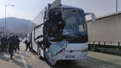 Bursa'da trafik kazası: 24 öğrenci yaralandı