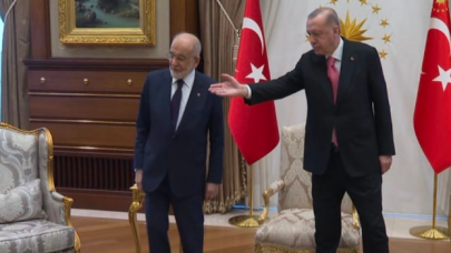 Erdoğan ve Karamollaoğlu  arasında "koltuk" sorunu