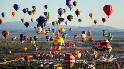 Sıcak hava balonu eve çarptı