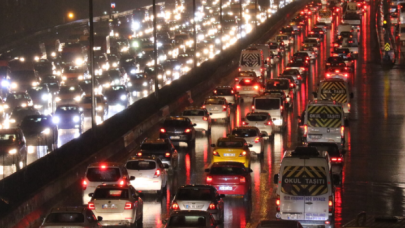 İstanbul'da fırtına bir anda bastırdı!