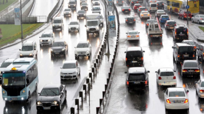 İstanbul'da yağmurun etkisiyle trafikte yoğunluk oluştu