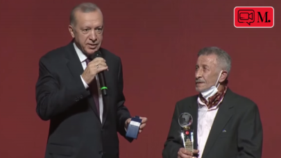 Cumhurbaşkanı Erdoğan, bir kişiye daha sigarayı bıraktırdı