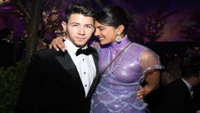 Priyanka Chopra ve Nick Jonas ilk bebeklerini kucağına aldı