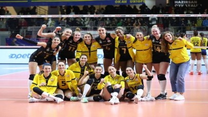 VakıfBank derbi zaferiyle liderliği aldı