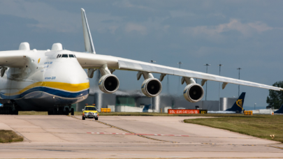 Rusya, dünyanın en büyük uçağı Antonov-225'i yok etti