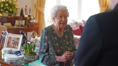 Virüse yakalanan Kraliçe 2. Elizabeth'in sanal toplantıları da iptal