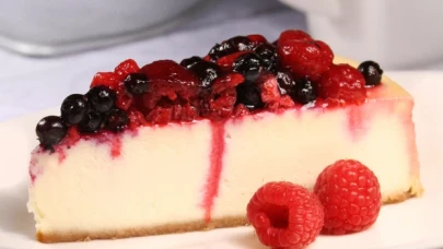 Gluten hastalarının tüketebileceği böğürtlenli cheesecake tarifi!