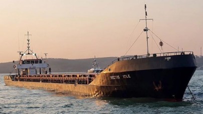 İstanbul Boğazı'nda balıkçı gemisi ile çatışan kargo gemisi kurtarıldı