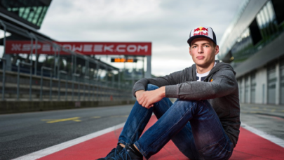 Max Verstappen, 40 milyon poundluk sözleşmeye imza attı