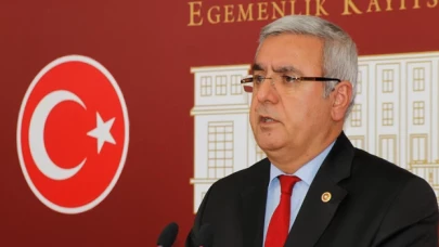 AK Parti'li Mehmet Metiner, MHP'den istifa eden Baki Ersoy'a destek verdi