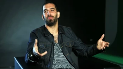 Arda Turan yeni mesleği için kolları sıvadı!