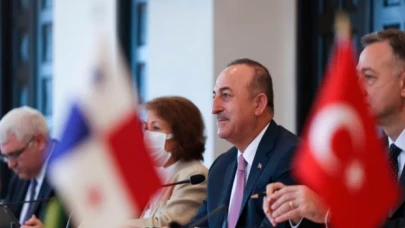 Bakan Çavuşoğlu Panama'da