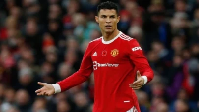 Cristiano Ronaldo taraftarın telefonunu parçaladı