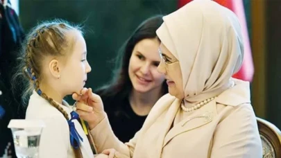 Emine Erdoğan'dan Ukraynalı çocuklara: Sizleri torunlarımdan ayırmıyorum